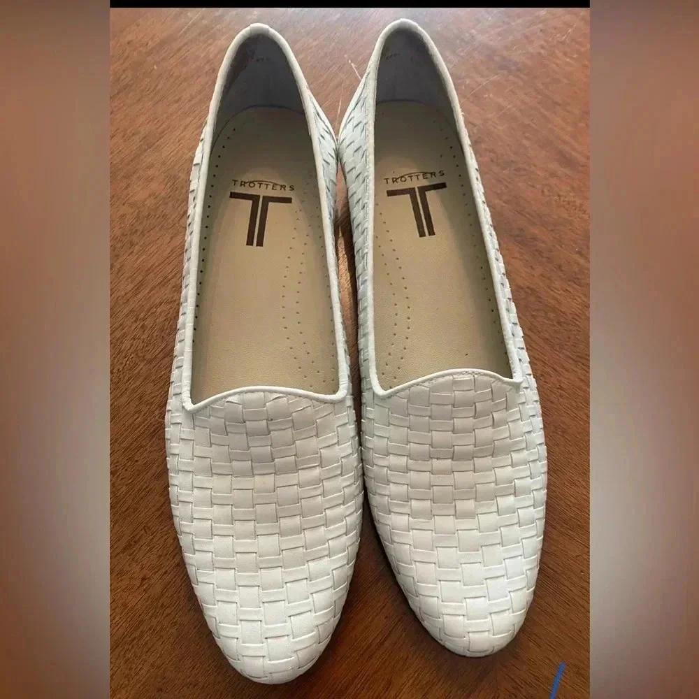 Trotters Liz Woven Minimalist White Luxurious Leather Career Loafer Womens 9 EUC